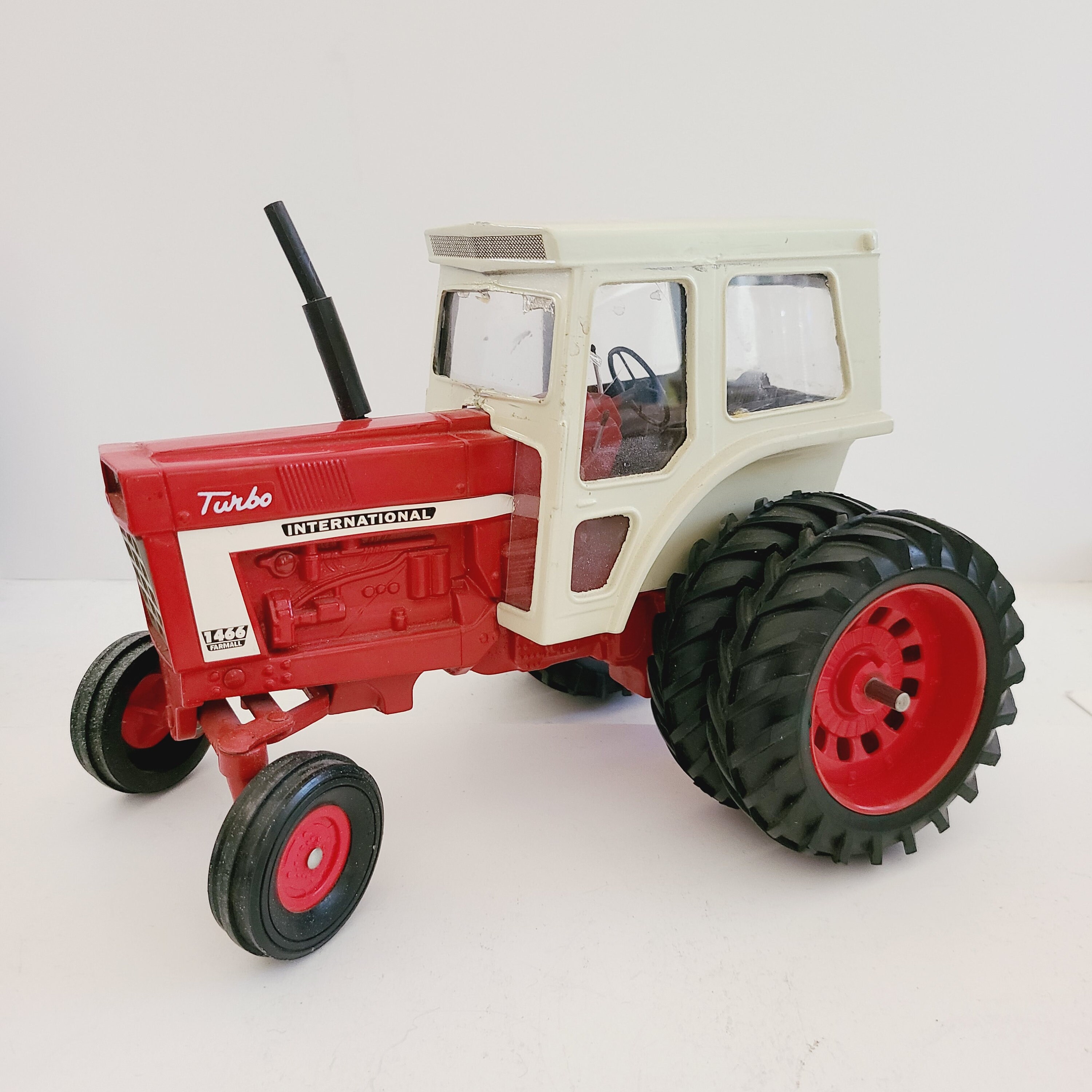 ERTL international FARMALL 1456｜ホビーラジコン