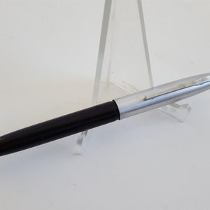 Vintage 1960&#39;s Wearever fountain pen, black shaft with a stainless cap, cartridge style. The nib looks like a Fine, Made in USA