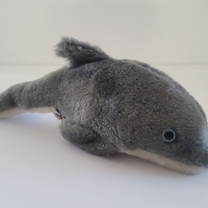 Vintage circa 1975 stuffed dolphin by R. Dakin San Francisco, Product of Korea all original branded by Sea World, Inc