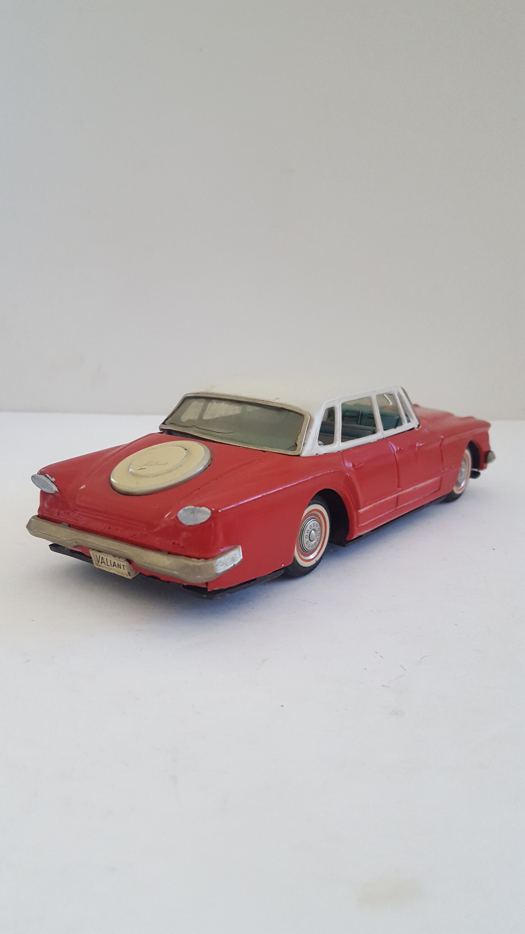 昭和レトロCHRYSLER VALIANTクライスラーバリアント セダン　ブリキ 昭和レトロCHRYSLER VALIANTクライスラーバリアント セダンブリキ