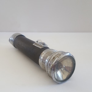 Vintage circa 1925 Ray-o-vac (Cloud logo) 3 D cell working flashlight, Vulcanite case nice look