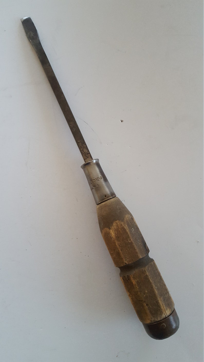 great patina Vintage Plvmb Tools long standard flatslot screwdriver model 9706