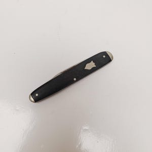 Vintage 1950&#39;s Camillus No.44 pocket knife, Cigar 2 blades, Made in USA, shield, cleaned condition well used blades.
