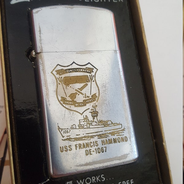 Vintage Zippo Slim encendedor de cigarrillos USS Frances Hammond, DE 1067, caja original tobacciana tal cual, circa 1970-1975