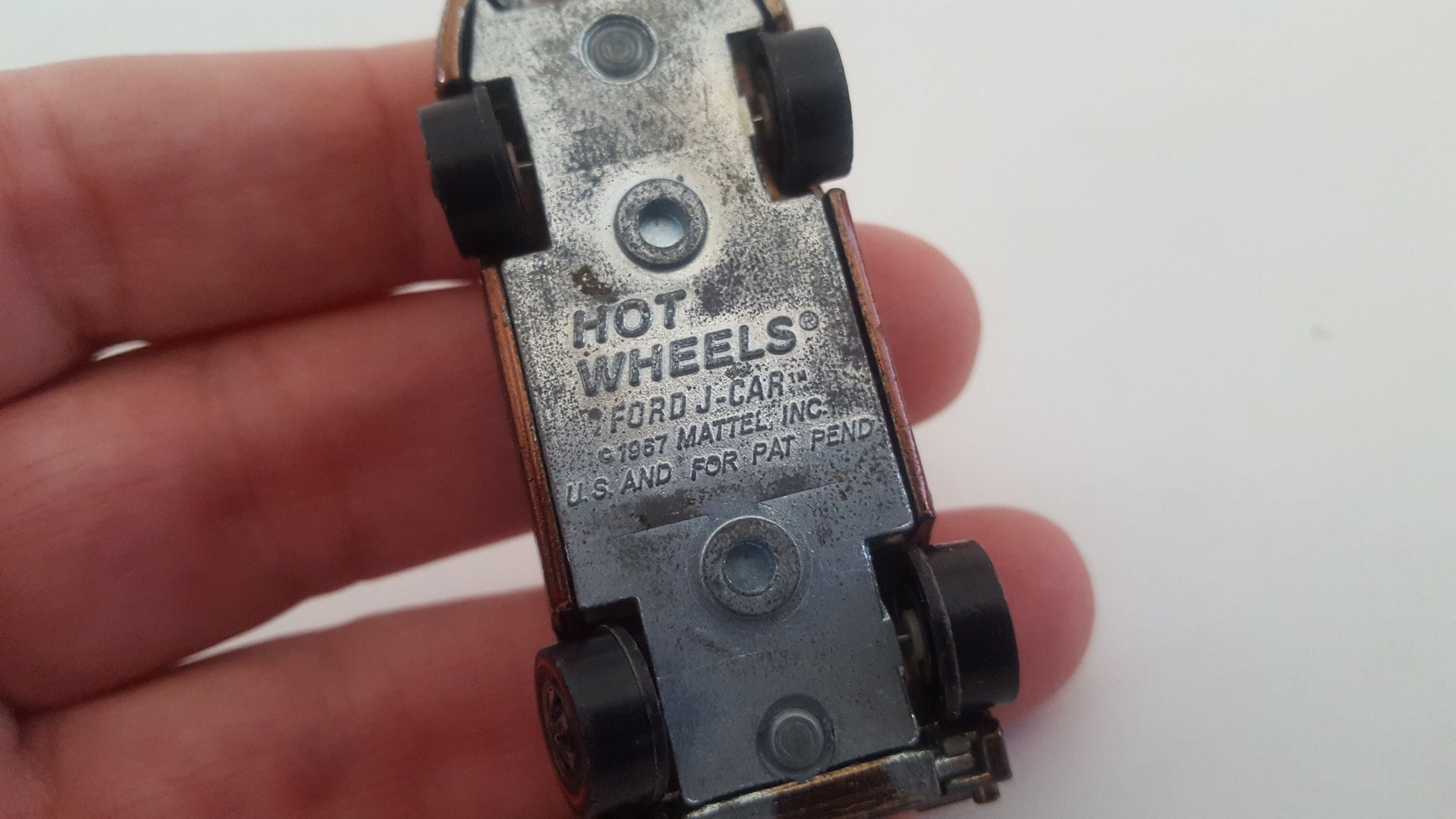 ホットウィール フォード J-CAR レッドライン スウィート 16 Hot Wheels Redline Ford J-Car 1967 Gold Sweet 16 Made In