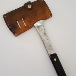 Vintage 1960&#39;s belt hatchet with leather cover, lightweight camping hatchet nice condition.