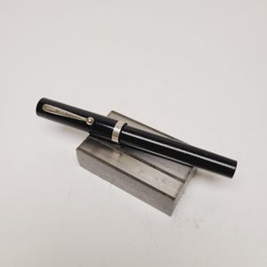 Vintage 1970&#39;s W.A. Sheaffer&#39;s flat top calligraphy pen, Refillable fountain pen F (Fine) italic changeable nibs, not tested black color