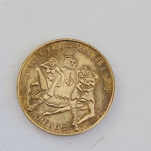 Vintage 1960s-70s Comic Coin #5: Heads or Tails Bar Game