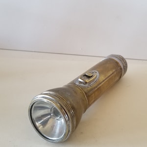 Vintage 1950&#39;s unmarked worn brass 2 D cell flashlight, working condition batteries not included unknown maker