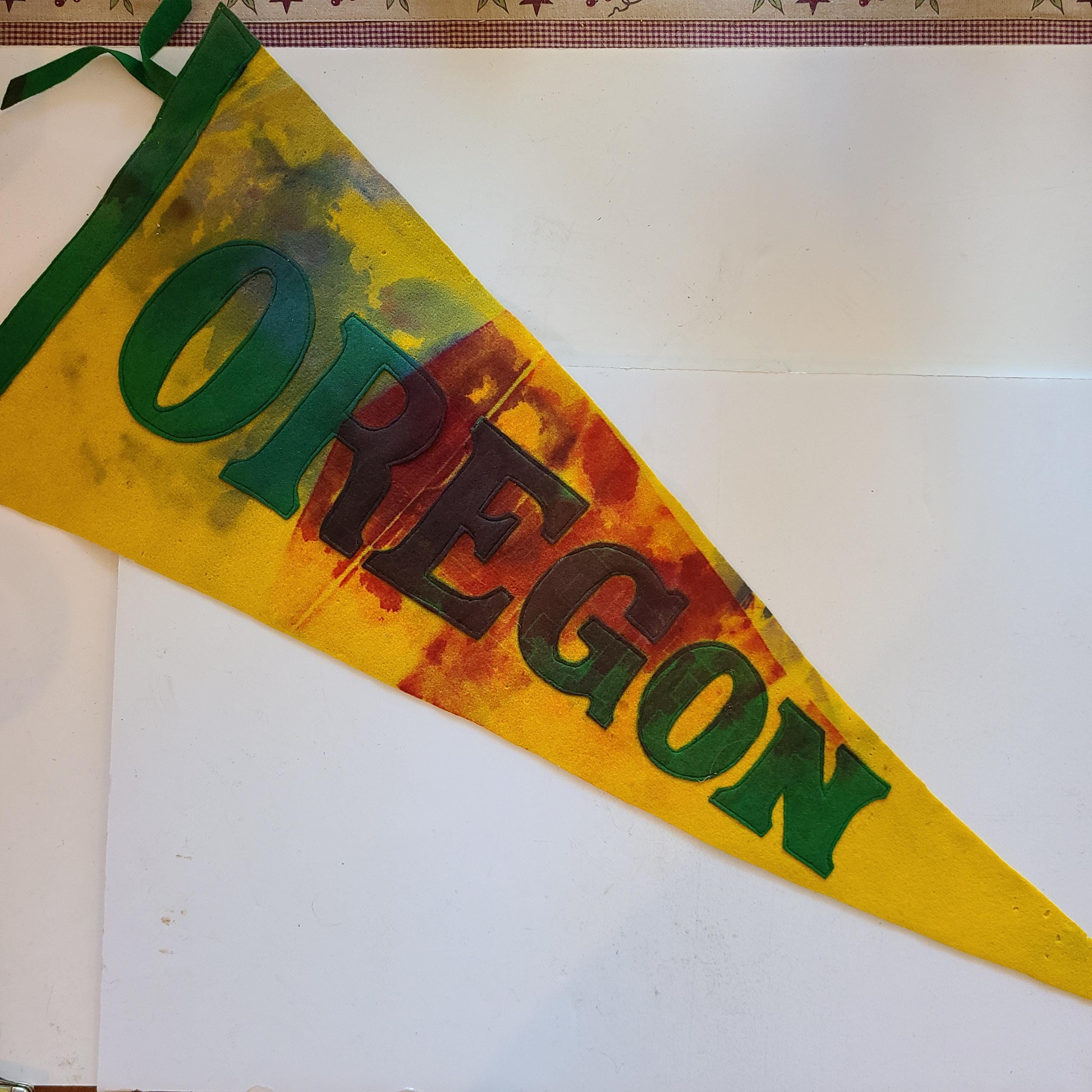 Oregon Ducks Banner String Pennant Flags - 8 Ft Long, 6x4 Inch Felt Flags, Officially Licensed College Decor
