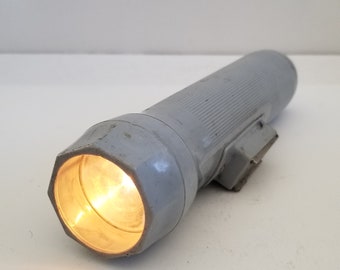 Vintage 1960s Eveready Cordahide Flashlight: Battleship Gray Magnet Light