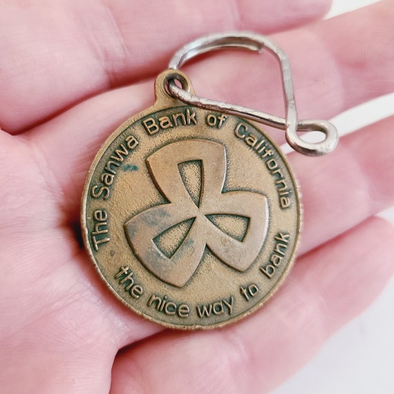 Vintage circa 1980's keyring medallion features t… - image 2