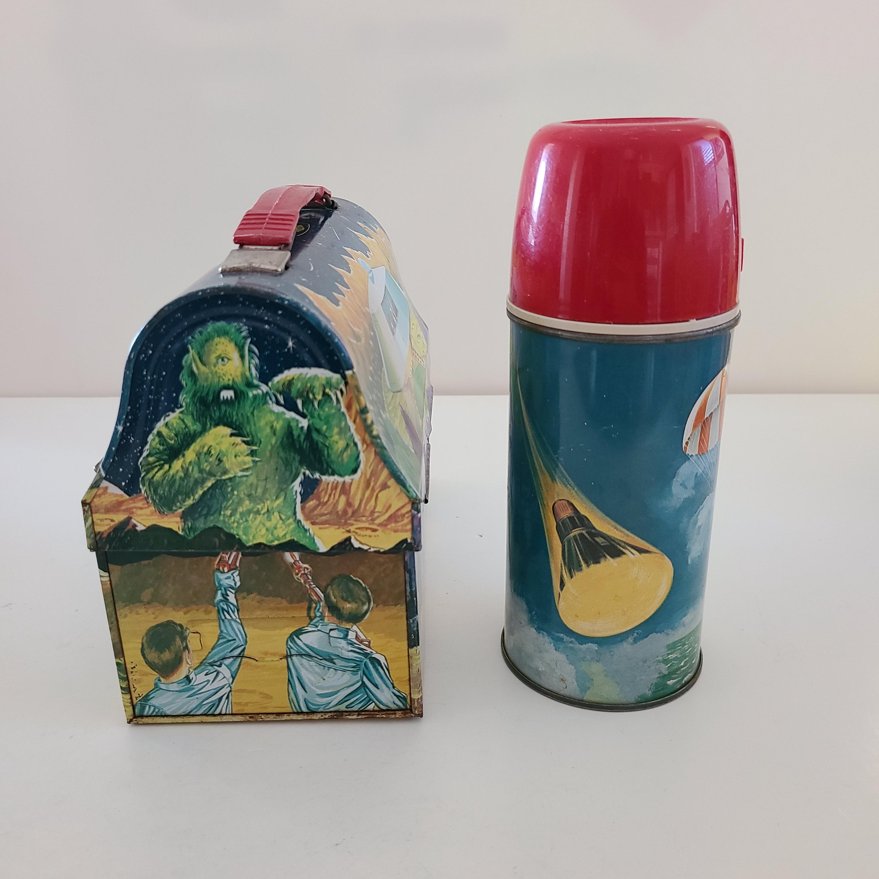 Vintage Circa 1967 Lost in Space Lunch Box With Generic Vintage Circa 1967 Lost in Space Lunch Box With Generic