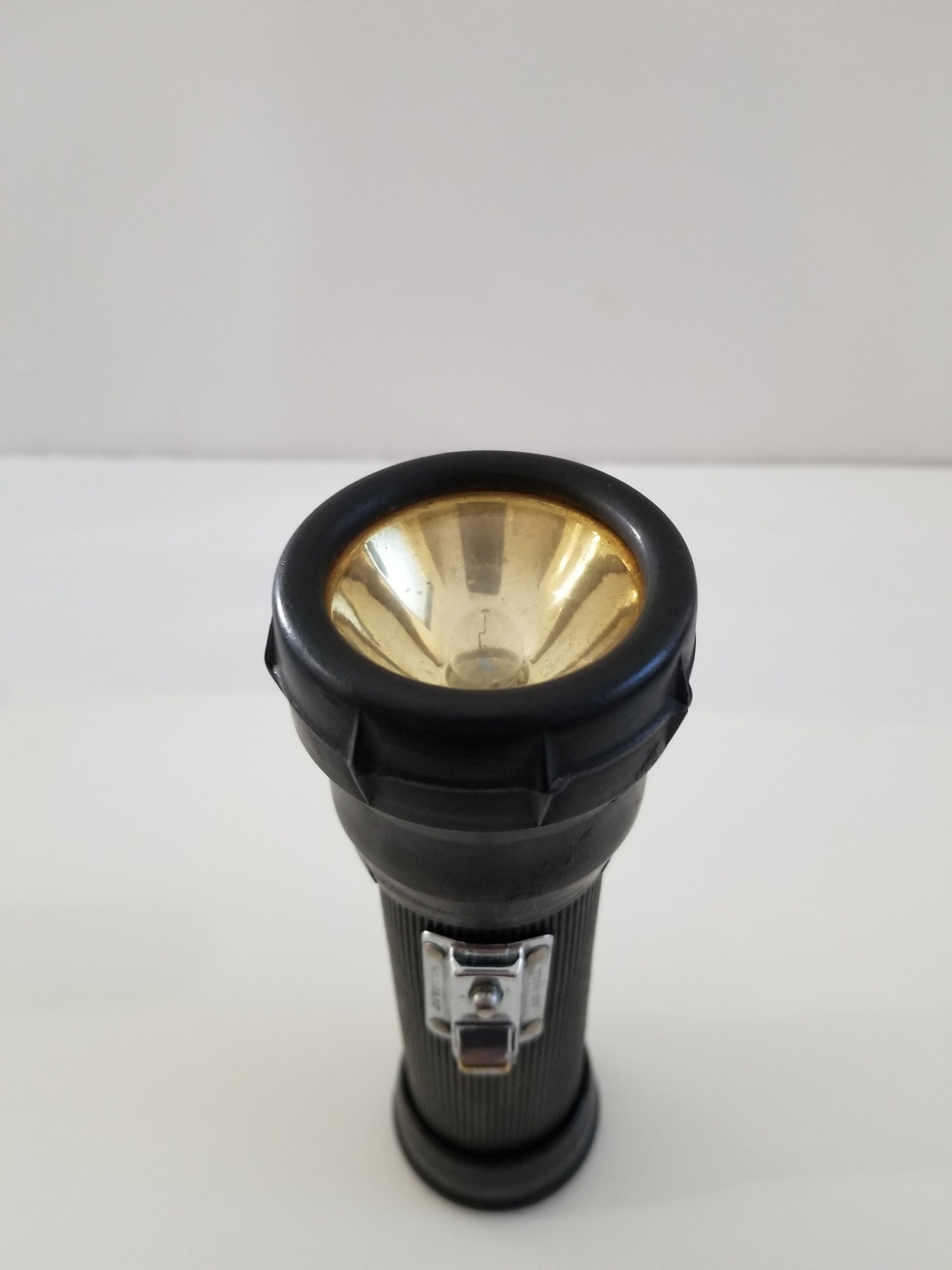 Modelo raro de coleção lanterna Ray-O-Vac c/ lâmpada LED Madalena E