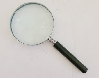 Vintage medium size magnifying glass,  chromed brassmetal frame with plastic handle. Likely made inJapan 3" diameter glass good condition