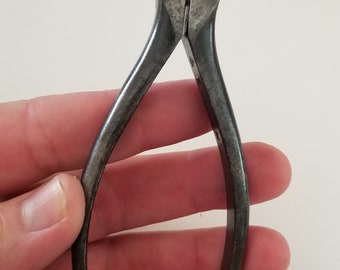 Vintage 1951 Klein Tools 5" (5 1/2"long)side cut V wirecutters, Telephone Lineman