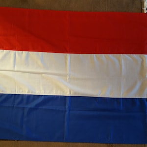Vintage circa 1990&#39;s National flag of The Netherlands measures 3×5 feet made by an unknown company marked Spun Poly, see pics