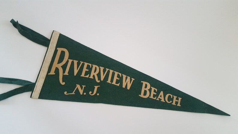 Vintage 1950/'s souvenir wool felt pennant features Riverview Beach New Jersey on the Delaware River