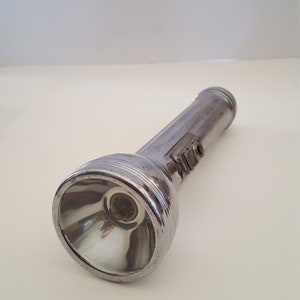 Vintage 1940&#39;s Niagara Nickel Plated Flashlight (Batteries Not Included)