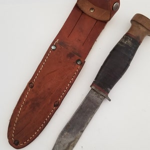 Vintage circa 1930&#39;s to 1940&#39;s RH Pal 50 (Remington) Made in USA small game skinning knife, leather sheath, sharp as found