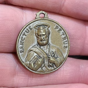 Vintage Sanctus Petrus (St. Peter) medal with Pope John XXIII, 1958 to 1963, Catholic religious medal with extensive wear