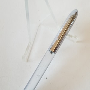 Vintage Sheaffer&#39;s fountain pen, silver/chrome cap with clear shaft, cartridge type. Measures 4 7/8&quot; 1 M or 1 F