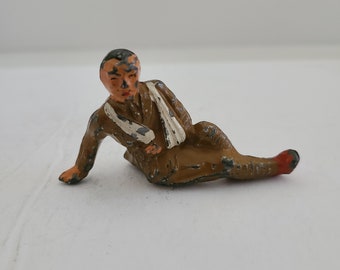 Vintage circa 1930's Barclay No.085 wounded soldier reclining with chippy paint in played with condition