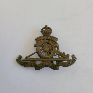 Vintage British Royal Artillery Hat Badge WWII vintage, brass, collectible pin, beret RA