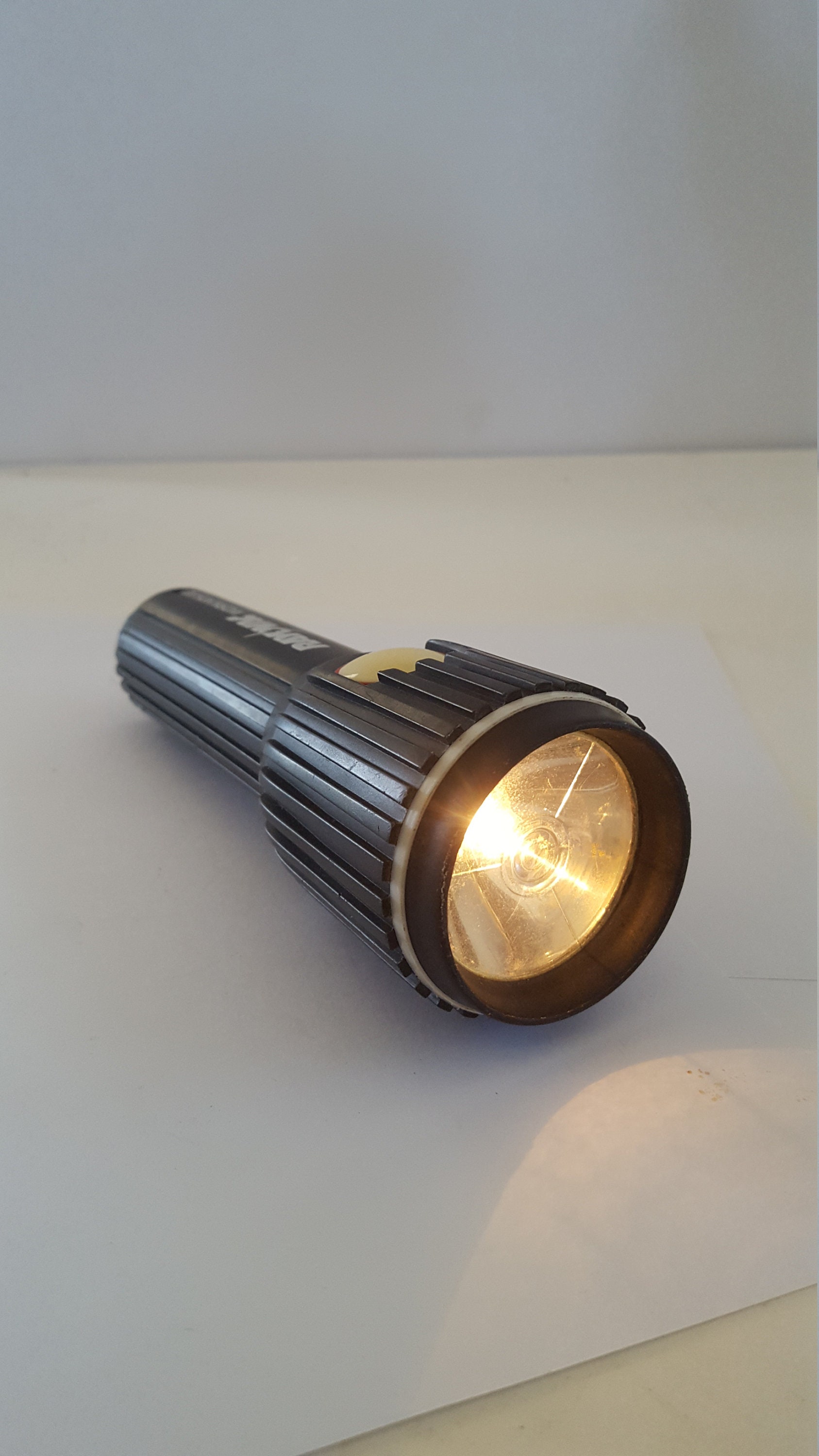 1980w rechargeable flashlight 80Eighty and a constant on low setting for energy Vintage 1980 Ray-o-vac Workhorse Flashlight