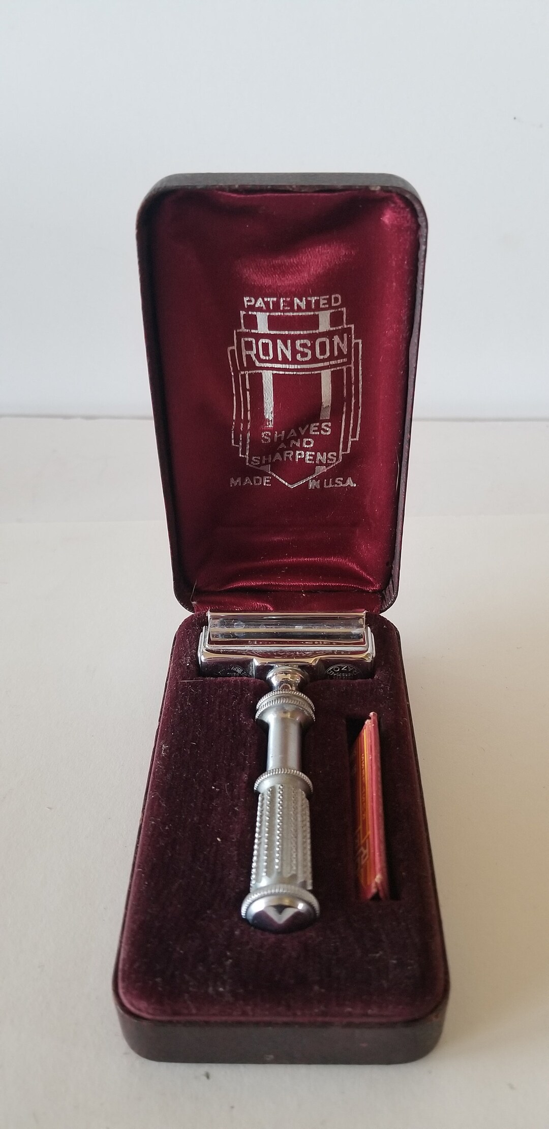 Vintage Circa 1931 Ronson Self Stropping Double Edge Safety Razor With