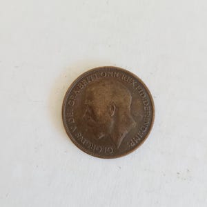 Antique 1913 Great Britain One Penny, King George V circulated deep patina, wonderful tone.