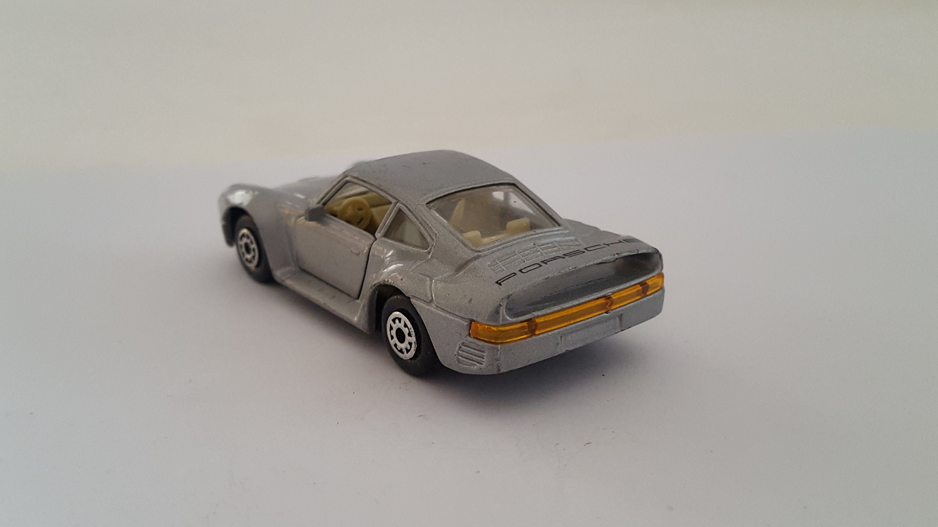 Vintage Porsche 959 Toy Diecast Car, Green in 1/36 Scale 4 1