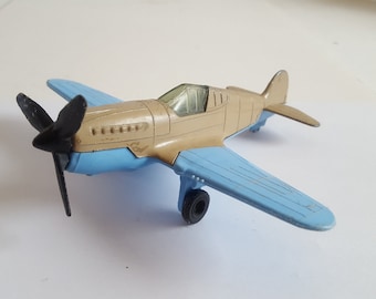 Vintage circa 1960's Tootsietoy P-40 Flying Tiger toy warplane, good condition but missing stickers