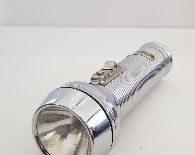 Lampe De Poche Ray-O-Vac Sportsman Vintage - Fabriquée Aux USA - Fonctionne Bien - Belle état