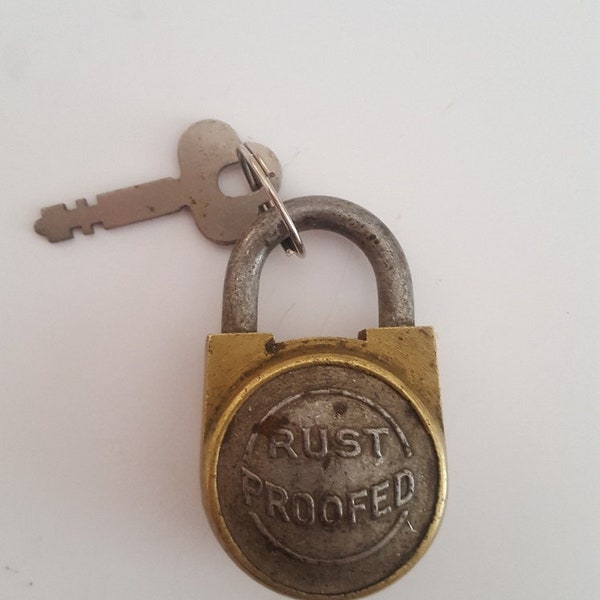 Vintage "Rust Proofed" possibly Ilco padlock with 1 key in good condition cool brass look. 1930's
