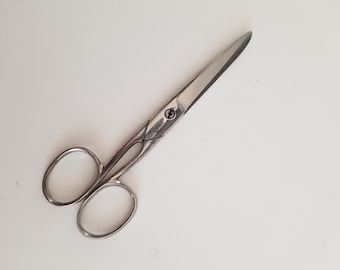 Vintage 1960's Singer possibly No.1571 sewing/dress maker scissors, Made in USA 5" , 2 1/4" cut