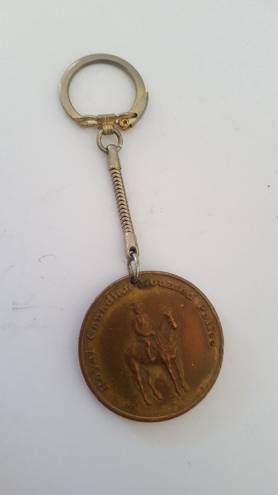 Vintage Royal Canadian Mounted Police keychain med