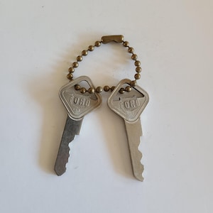 Vintage Ford Motors car keys (2) from 1950&#39;s to 1960&#39;s automobilia,  jewelry supply