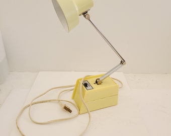 Vintage Mobilite desk lamp, off white plastic base, cantilever armature chrome arm with a Lo/Hi setting, pliable cord non-polarized plug