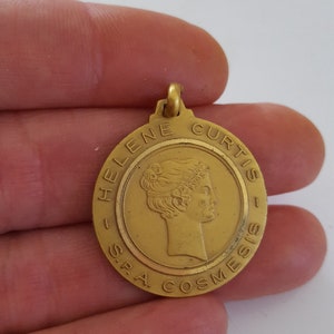 Vintage 1972 Helene Curtis S.R.A. Cosmesis pendant medallion Welcome to Italy Rome.