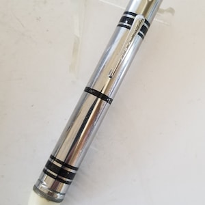 Vintage unmarked penlight flashlight,  probably 1950&#39;s includes 2 AA batteries