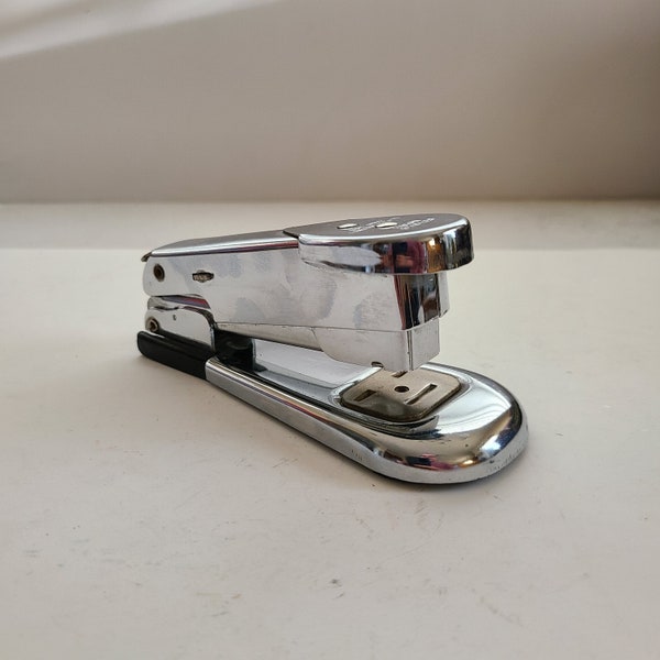 Vintage classic Arrow Fastener Co. model 105 desk stapler, chrome finish excellent design