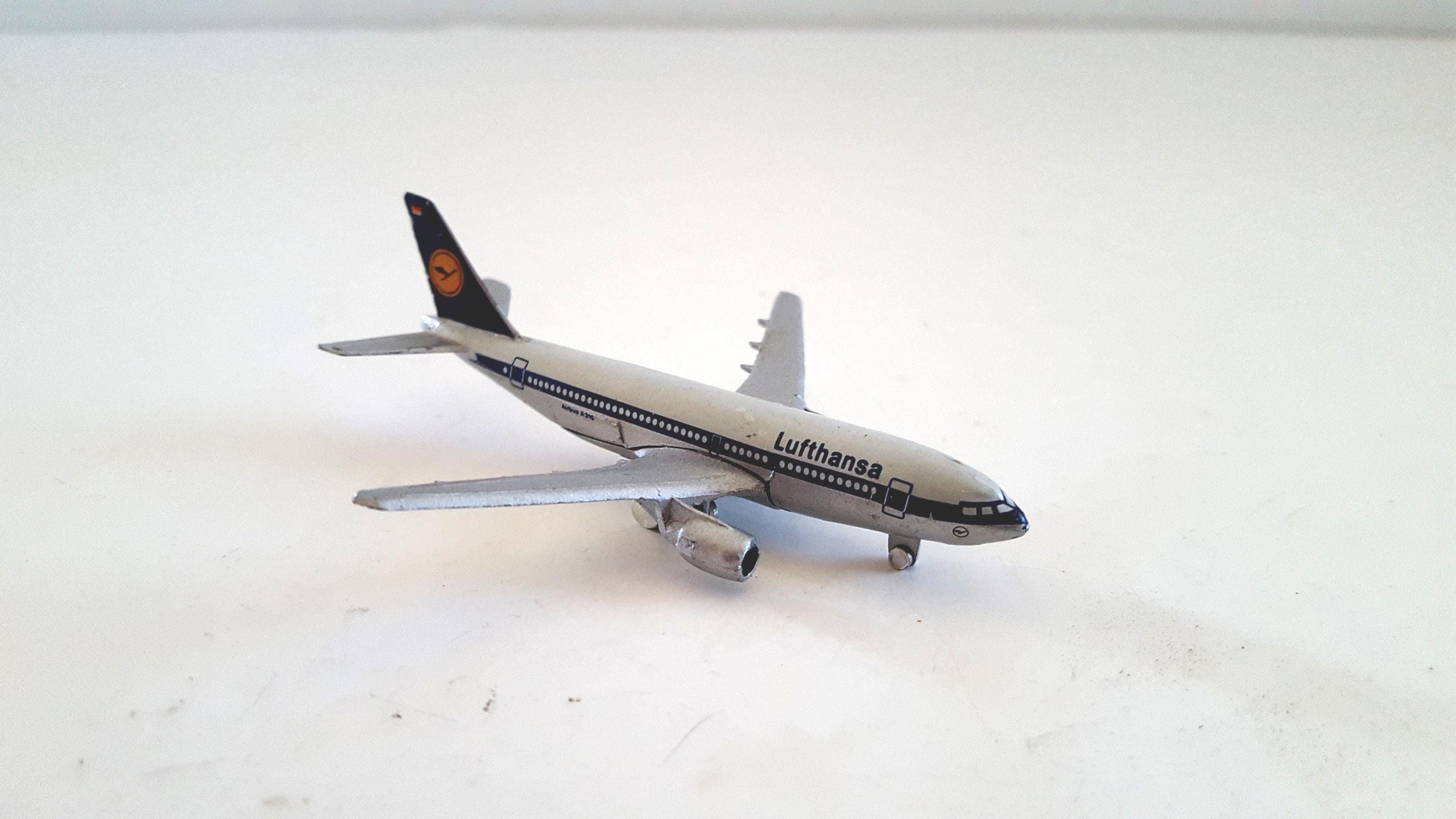 Vintage Late 1990's Schabak 1/600 Scale A310 in Lufthansa Livery