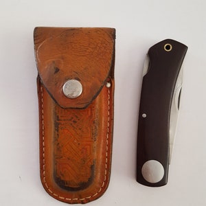 Vintage circa 1970&#39;s to 1980&#39;s Khyber K2603 folding lockback knife with worn leather pouch not original