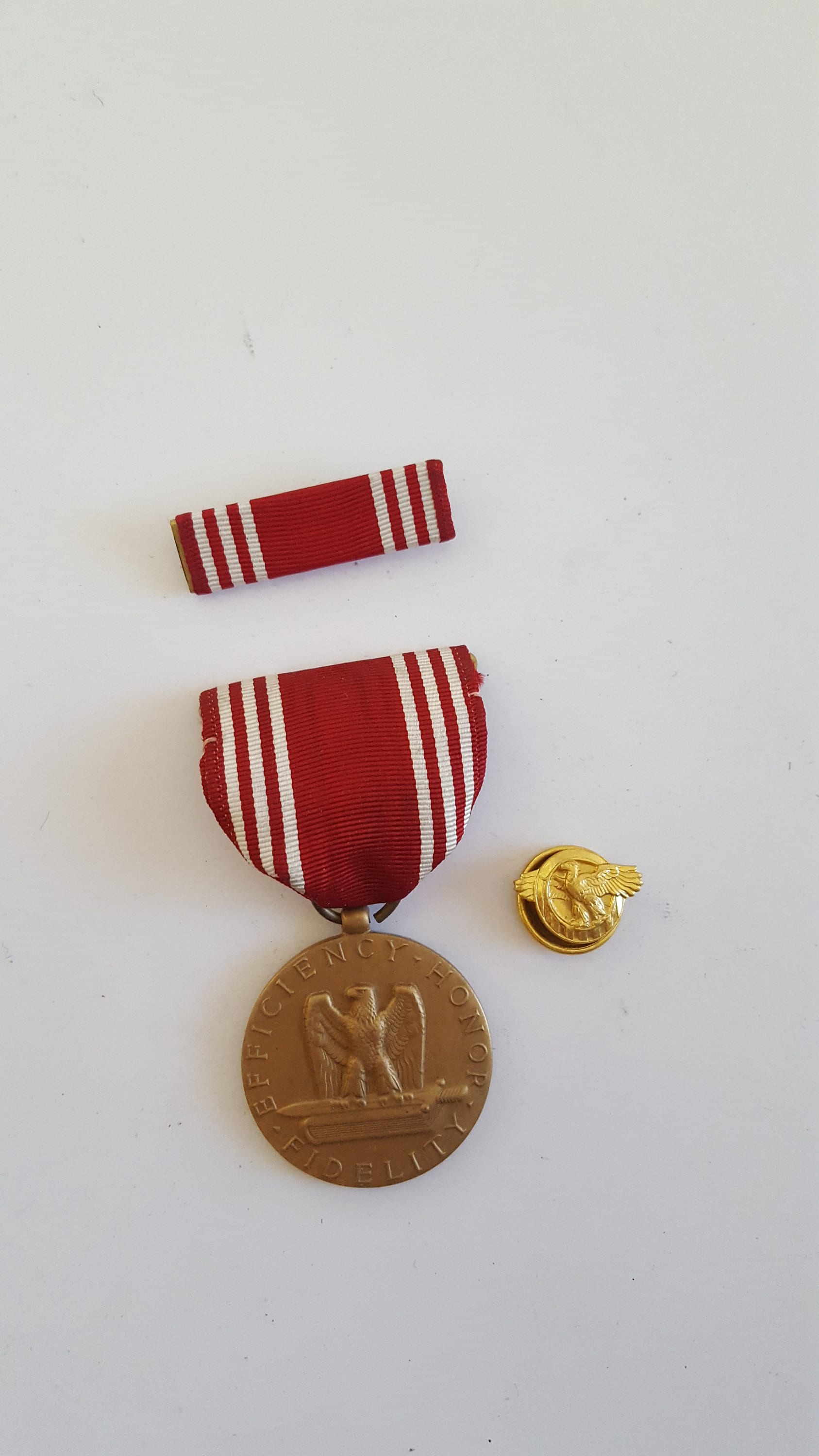See dozens of vintage US Army & Navy shoulder insignia, plus WWII military  medals & ribbons - Click Americana