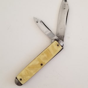 Vintage pocket knife that likely had advertising at on time but is worn off. USA tang stamp, 2 blades as found, nice condition 1950&#39;s