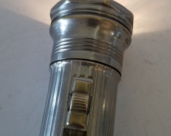 Lampe de poche tactique LED - RAYOVAC (PILES 2AA INCL