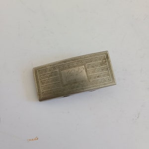 Vintage 1930s well worn &quot;nickel silver&quot; small initial &quot;EK&quot; belt buckle by Giant Grip takes 3/4 wide belt Made in USA