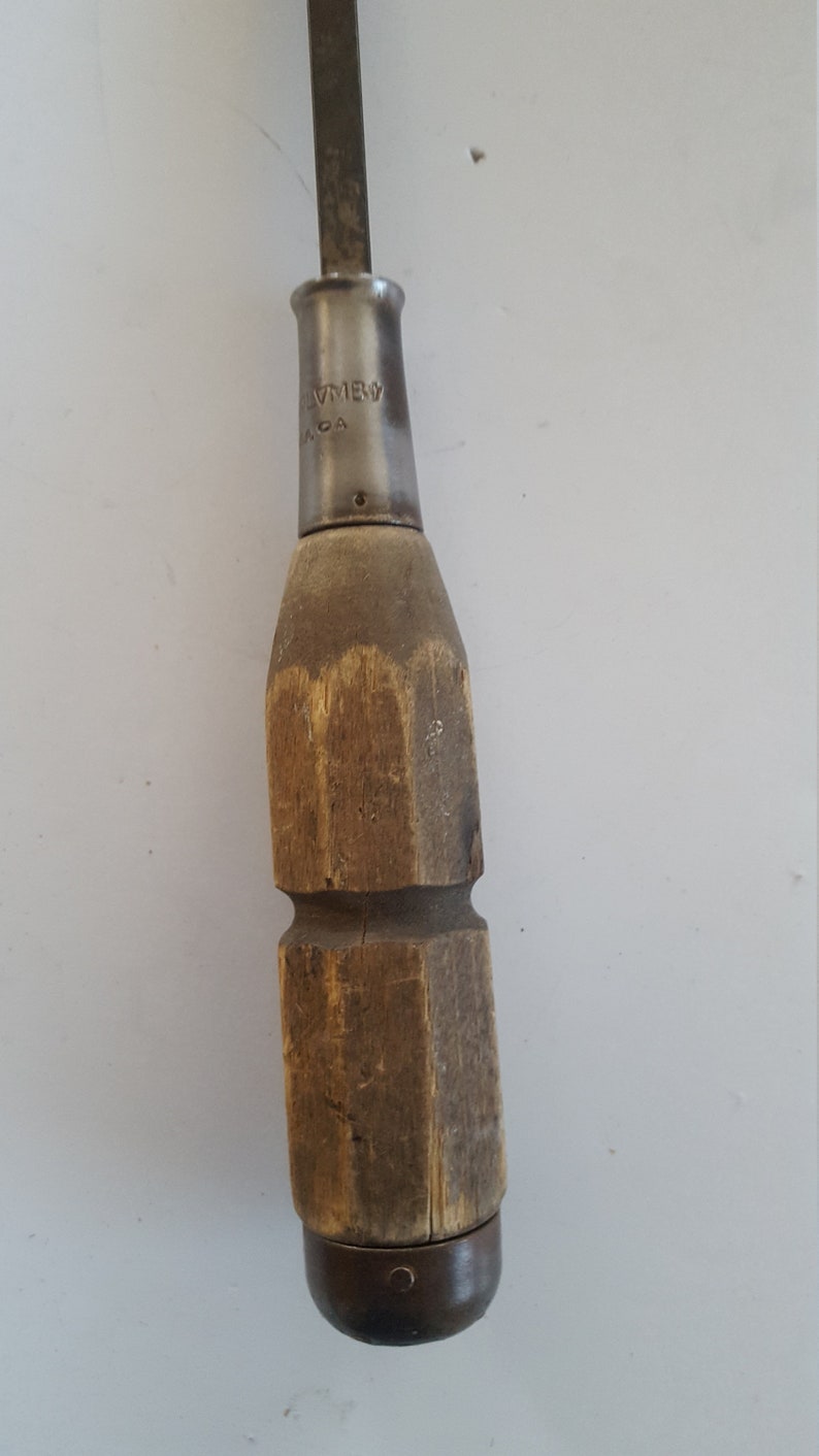 great patina Vintage Plvmb Tools long standard flatslot screwdriver model 9706