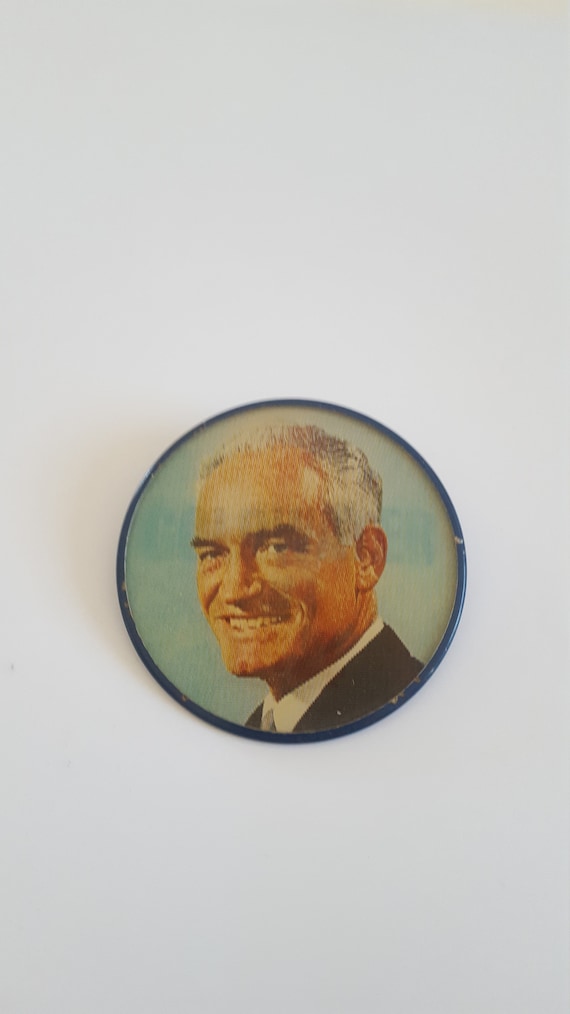 Vintage 1960's Presidential Campaign button Vari-V